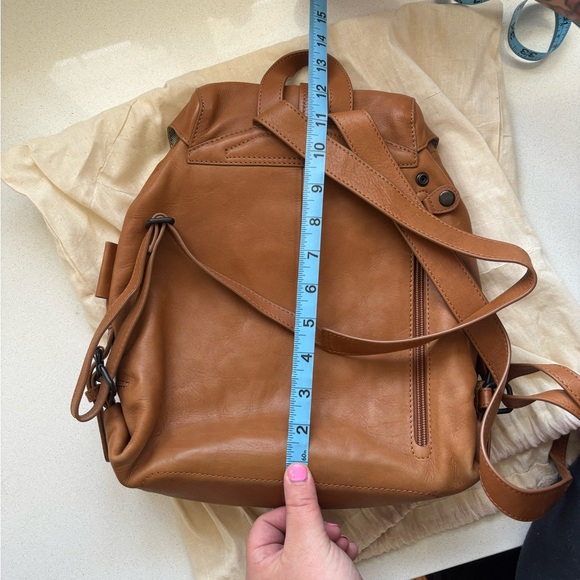 Aunts and uncles tanned leather Carmel backpack, purse Mrs. Onion rucksack - Picture 8 of 8